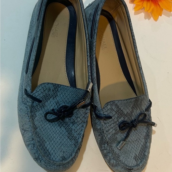 Michael Kors Blue Leather croc embossed Loafers flats Size 7.5 - Picture 3 of 7